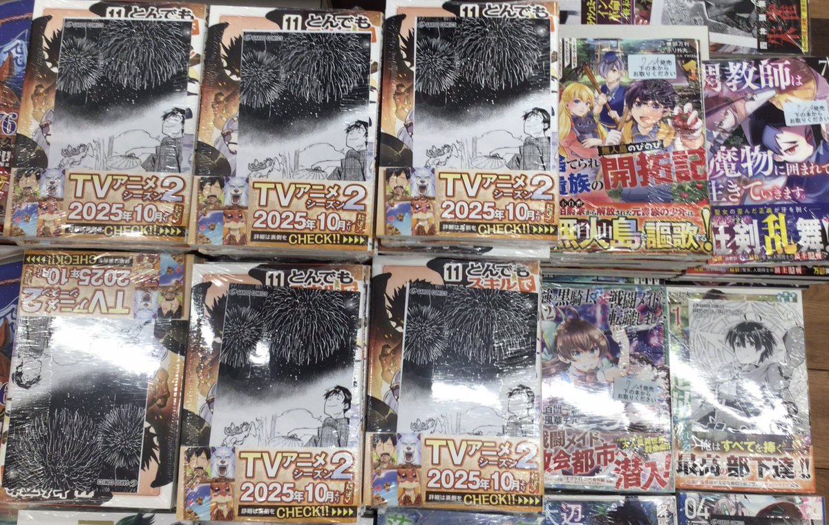 TSUTAYA_handa's tweet image. 【新刊入荷情報📢】
今週発売の青年コミックスは、

・出禁のモグラ⑩　特装版有/イラストカード付
・宇宙兄弟 45巻　しおり付
・聖おにいさん 22巻　特装版有
・とんでもスキルで異世界放浪メシ 11巻　ペーパー付

などです✨
※特典は無くなり次第終了となりますので、ご了承下さい。