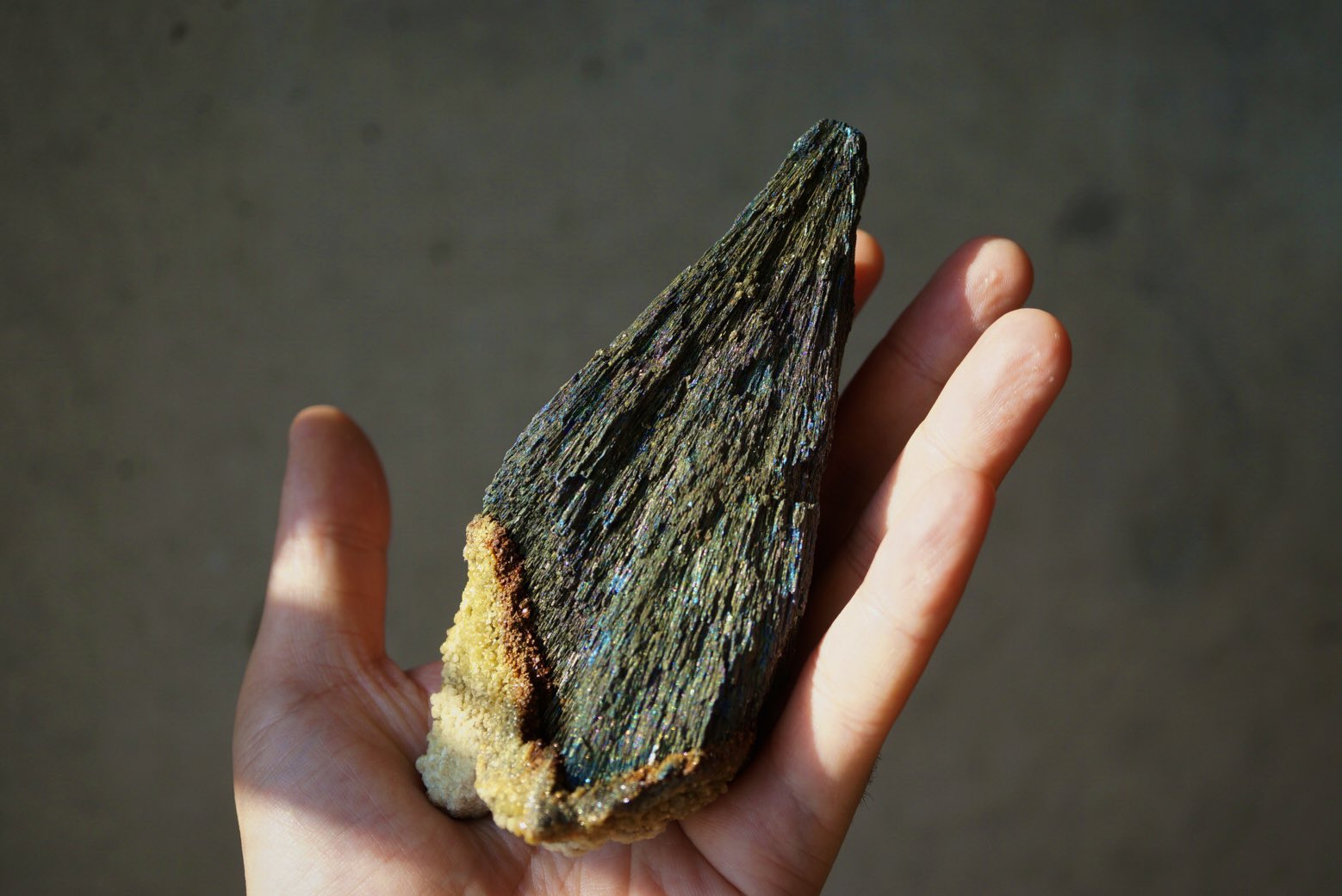 最終値下げ　超珍品　鉱物　石　珍石　訳あり　飾り石 266g 金鉱石 原石 鉱物 鉱物標本 天然石 - メルカリ