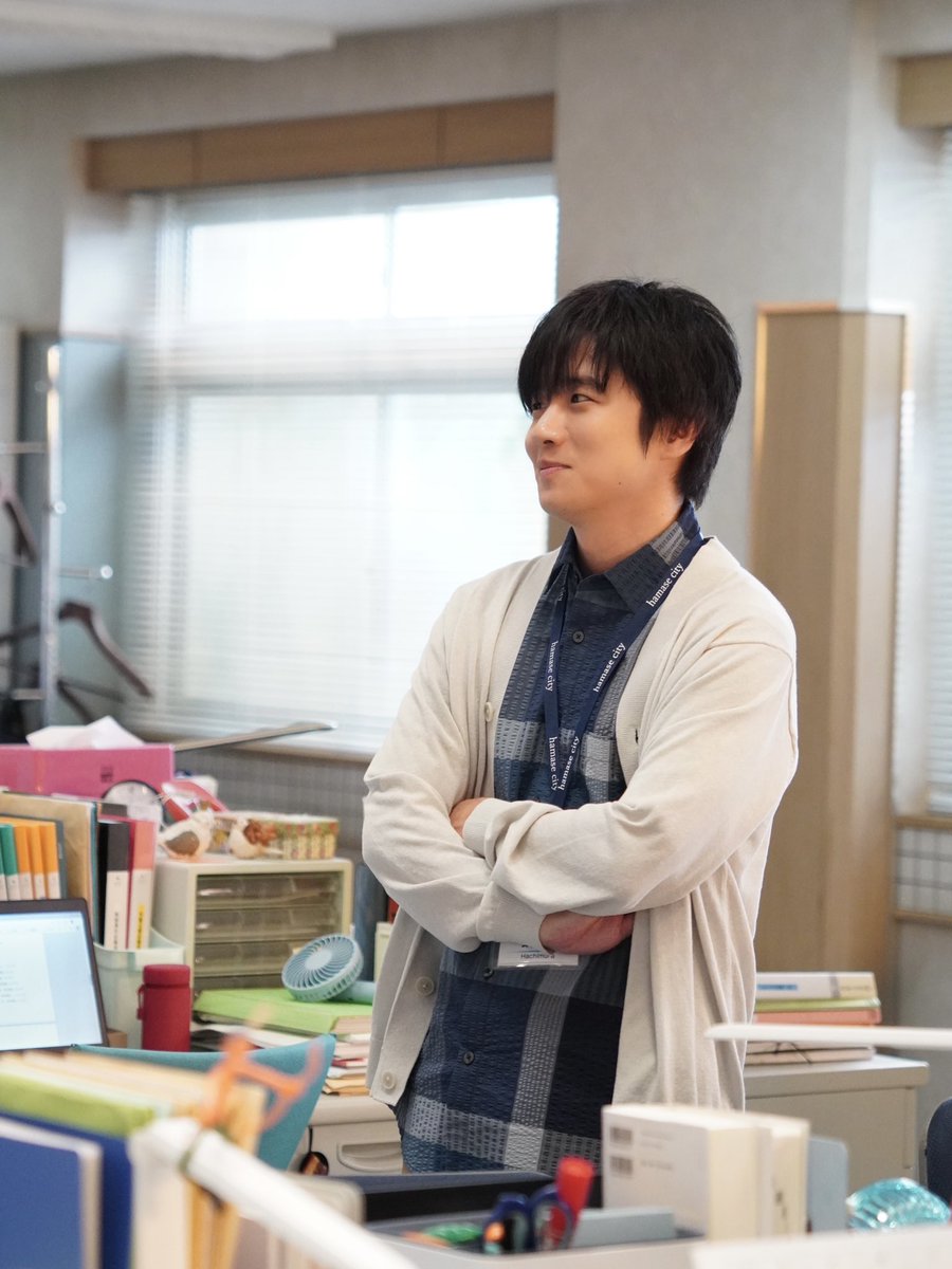 ashitawa_motto's tweet image. ⋰
とある日のオフショット🌱
⋱
蜂村太一役
#風間俊介 さんを隠し撮り🤫📷ˎˊ˗
この日は海辺の児童相談所にて
ほっこりシーンを撮影中🫧
リラックスモードの風間さんを
パシャリ㊙️させていただきました🌼
……
📢【第4話】7/28(月)よる9時
#明日はもっといい日になる