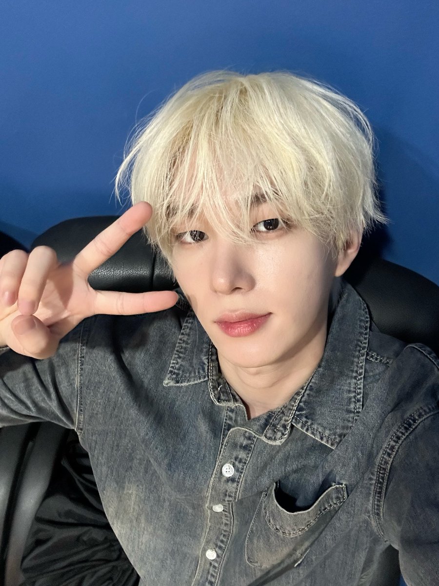 P1H_members's tweet photo. 날씨가 너무 더워..

#P1Harmony #THEO https://t.co/n9ydHMK7Wu