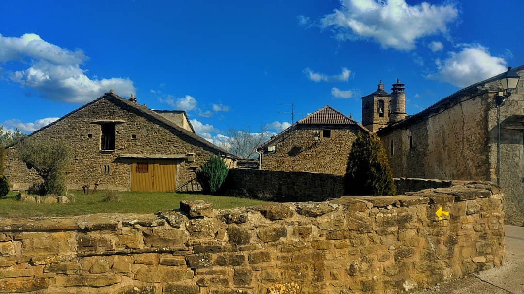 CSantiagoAragon's tweet image. Llegar a #Ena siempre es un premio. Peregrinos del Camino del Reino de Aragón o de Montserrat, la belleza de este tramo merece su esfuerzo, es uno de los rincones más singulares de Huesca.
Fotos de @pdepere
#caminodesantiago #aragón