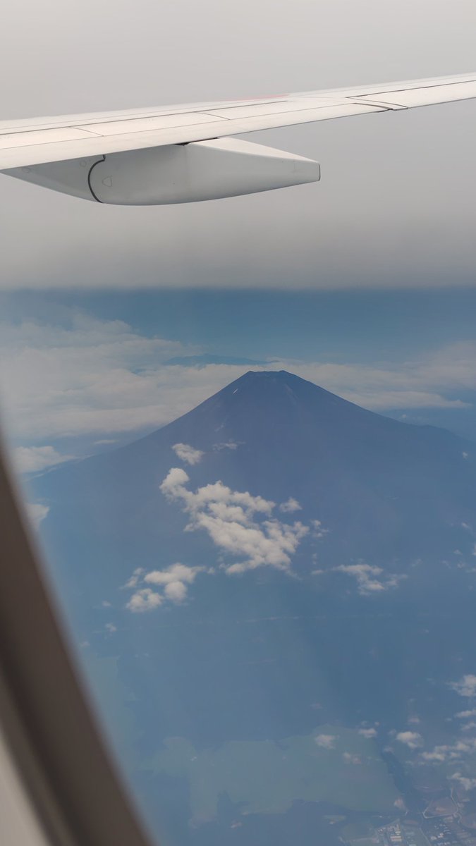 junjun417's tweet image. 富士山が結構綺麗にみえた？
え？富士山よね？（笑）