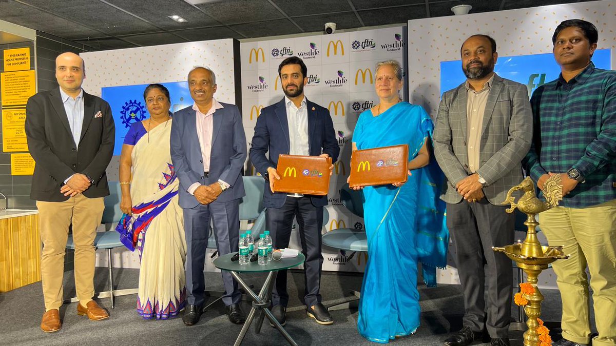 csircftri's tweet image. Collaborative Product of @csircftri & @mcdonaldsindia, "Protein Plus Slice" was launched in presence of Shri Yogesh Kadam, Hon’ble Minister of State, FDA, Govt. of Maharashtra; Mr.Akshay Jatia, CEO of Westlife & Dr.Sridevi A Singh, Director, @csircftri
@CSIR_IND
@DrNKalaiselvi