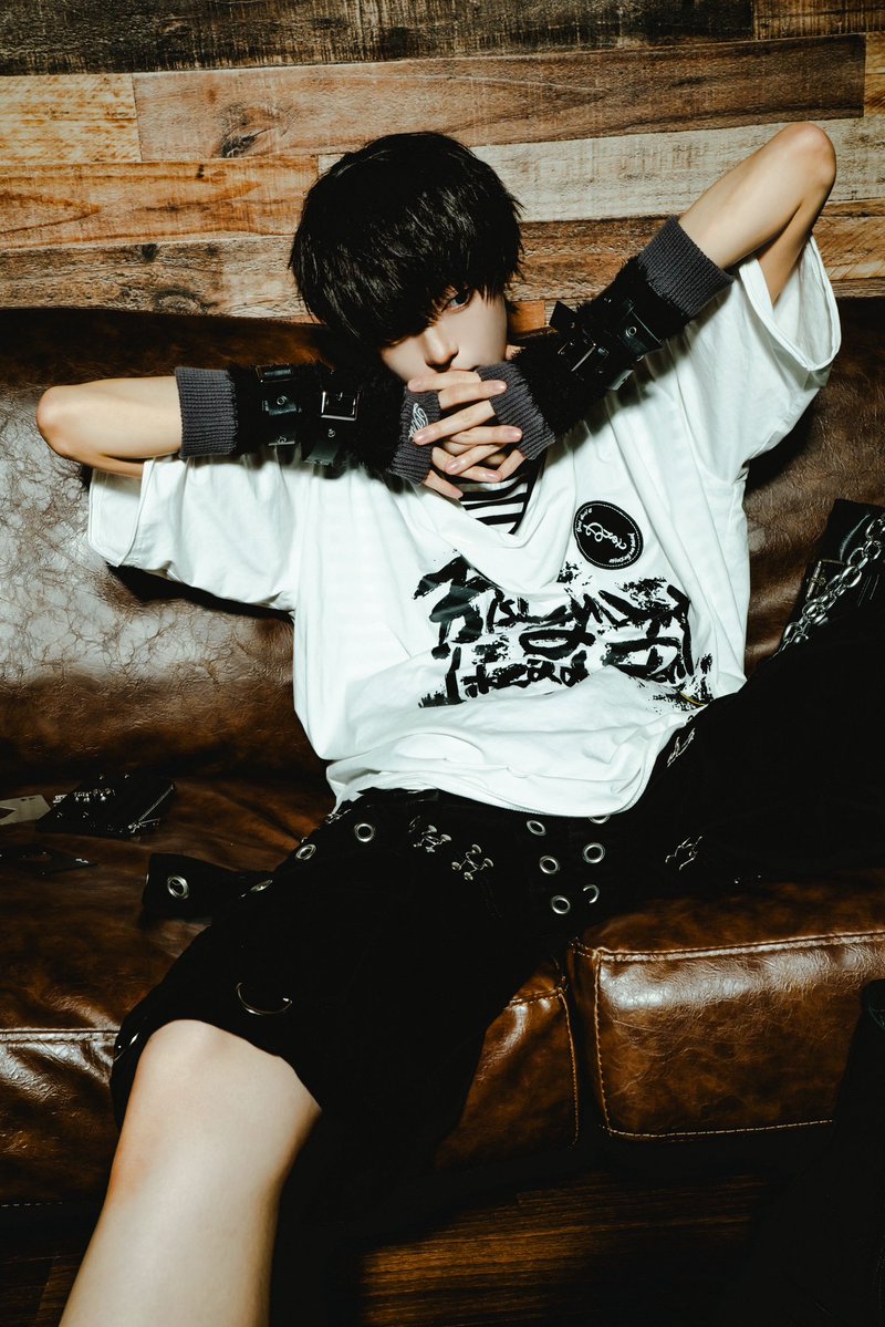 dustdevil_offi's tweet image. 🌪️ライジングドレープTシャツ🌪️
(白)
¥11,880 (税込)
-荒れ狂い、ダストデビルのような痕跡を残す-
大胆なグラフィックと荒々しいディテールがダストデビルのように視線に跡を残す。
着るだけで、“自分だけのオーラ"が完成します。
2025.07.26~