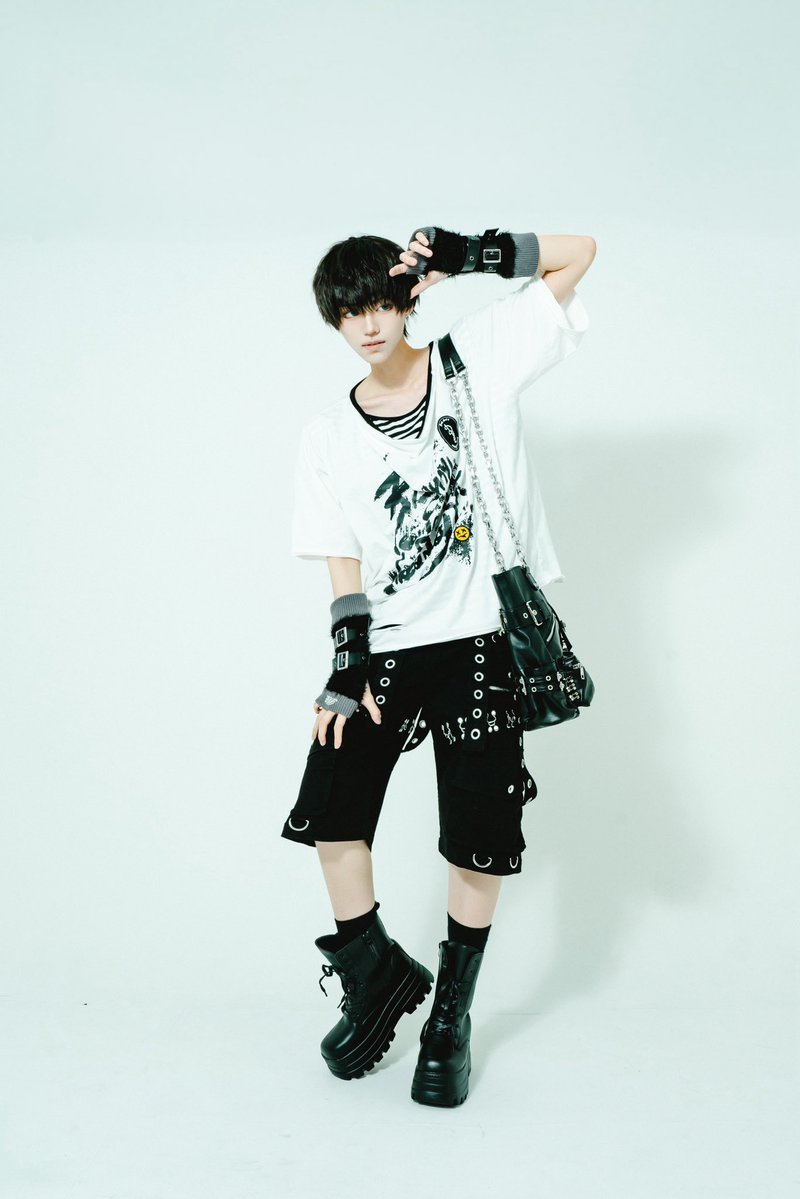 dustdevil_offi's tweet image. 🌪️ライジングドレープTシャツ🌪️
(白)
¥11,880 (税込)
-荒れ狂い、ダストデビルのような痕跡を残す-
大胆なグラフィックと荒々しいディテールがダストデビルのように視線に跡を残す。
着るだけで、“自分だけのオーラ"が完成します。
2025.07.26~