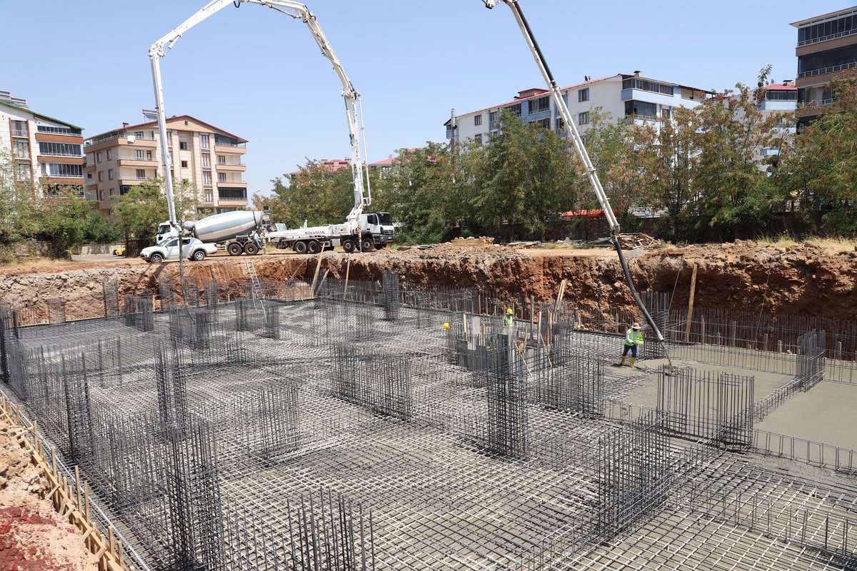 İlimizin eğitim altyapısını güçlendirecek önemli bir adım olan Yaşar Turhan Anadolu Lisesi'nin temel atma törenine katıldık. Bu değerli projenin hayata geçirilmesinde büyük pay sahibi olan Turhan Ailesi'ne gönülden teşekkürlerimizi sunarız. Turhan Ailesi'nin eğitime verdikleri bu