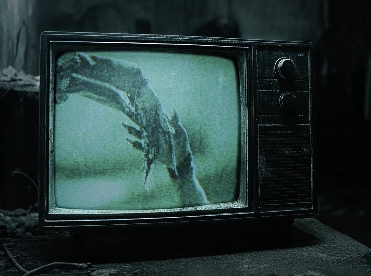 iamhereforgaga's tweet image. I knew it reminded me of something! #MayhemBall