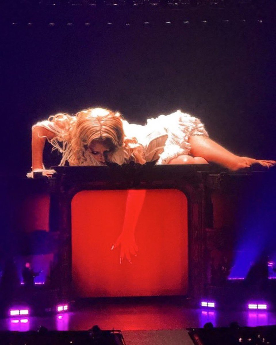 iamhereforgaga's tweet image. I knew it reminded me of something! #MayhemBall