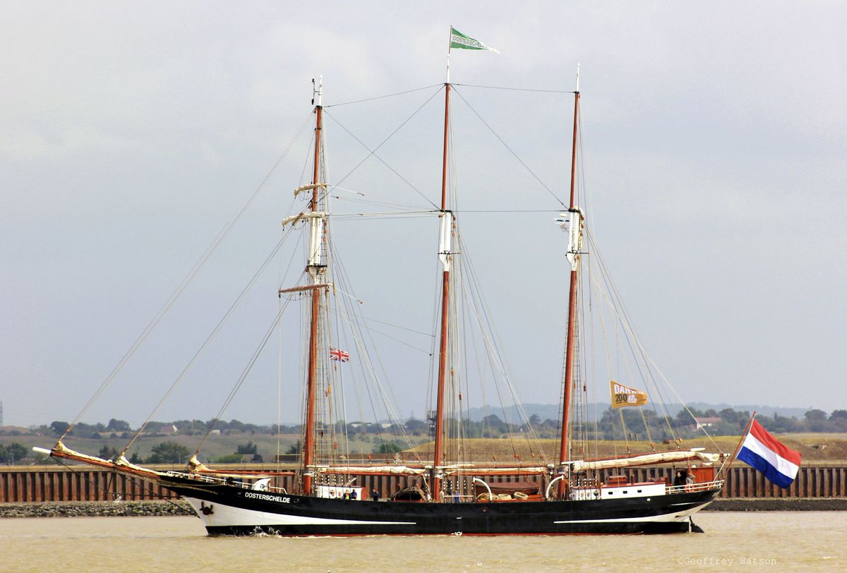 GeoffreyWatson2's tweet image. Oosterschelde inbound for London
(Original parts!) built 1918
370 displacement tons
IMO 5347221
#oosterschelde #netherlands #sailing #london #maritime #shipping #londonphotographer