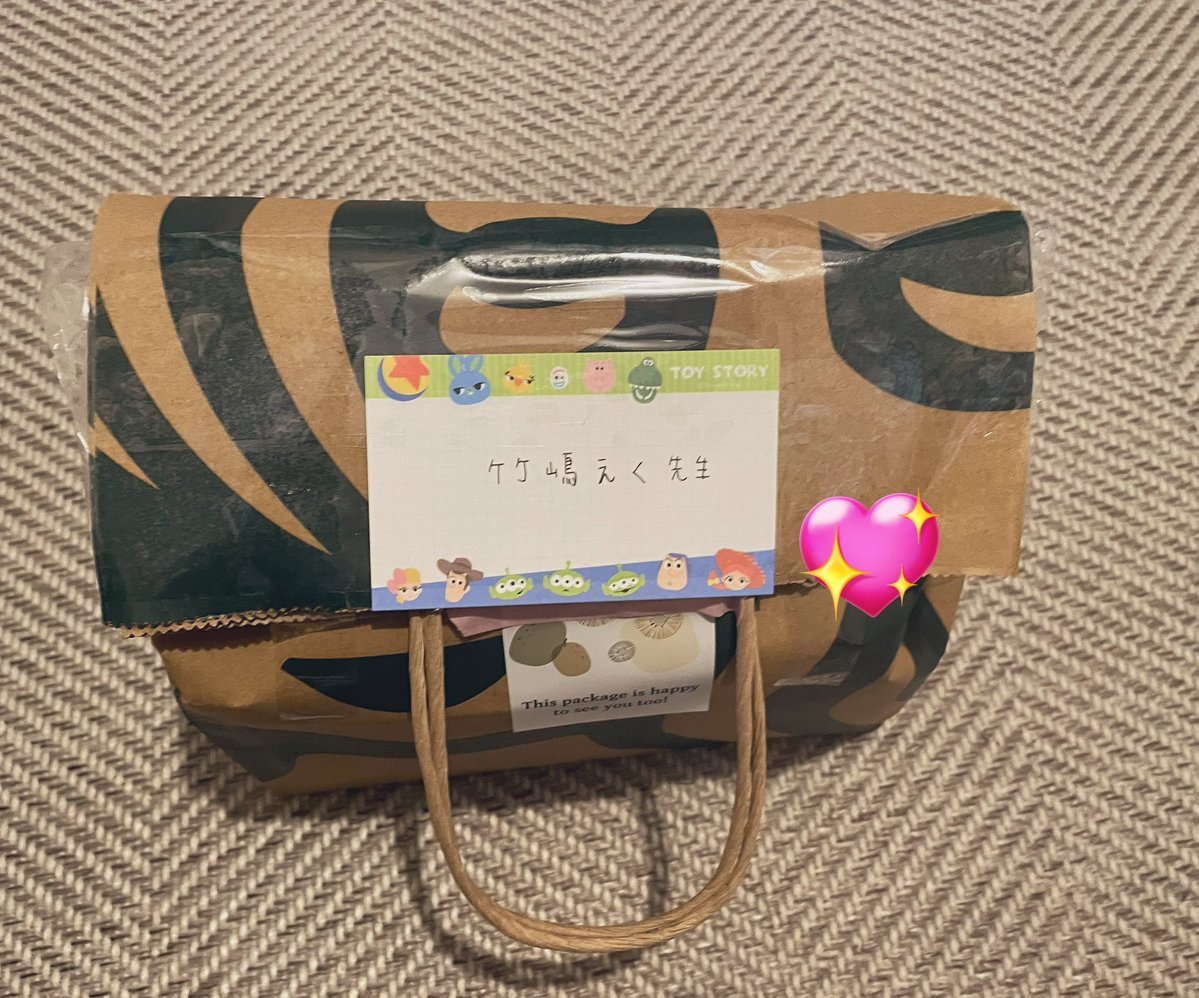 Yinnn_0122's tweet image. 今日の「わたなれ」サイン会、本当に最高でした!!!
みかみてれんさんと竹嶋えく先生を目の前にした瞬間、緊張しすぎて何を言ってるか分からなくなっちゃいました😭
でも、緊張しながらもえく先生に「えく先生のこと大好きです!!!」ってちゃんと伝えられました!🫶🏻
