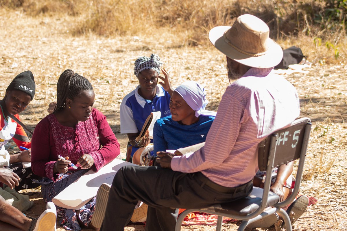 GwenTrust's tweet image. On July 18, Ward 6 hosted our Intergenerational Climate Dialogue at Chirimamhunga Primary.
30 youth, elders & leaders shared insights on protecting the environment & building resilience. A powerful day of unity & action! #ClimateAction #BridgingGenerations #CommunityVoices