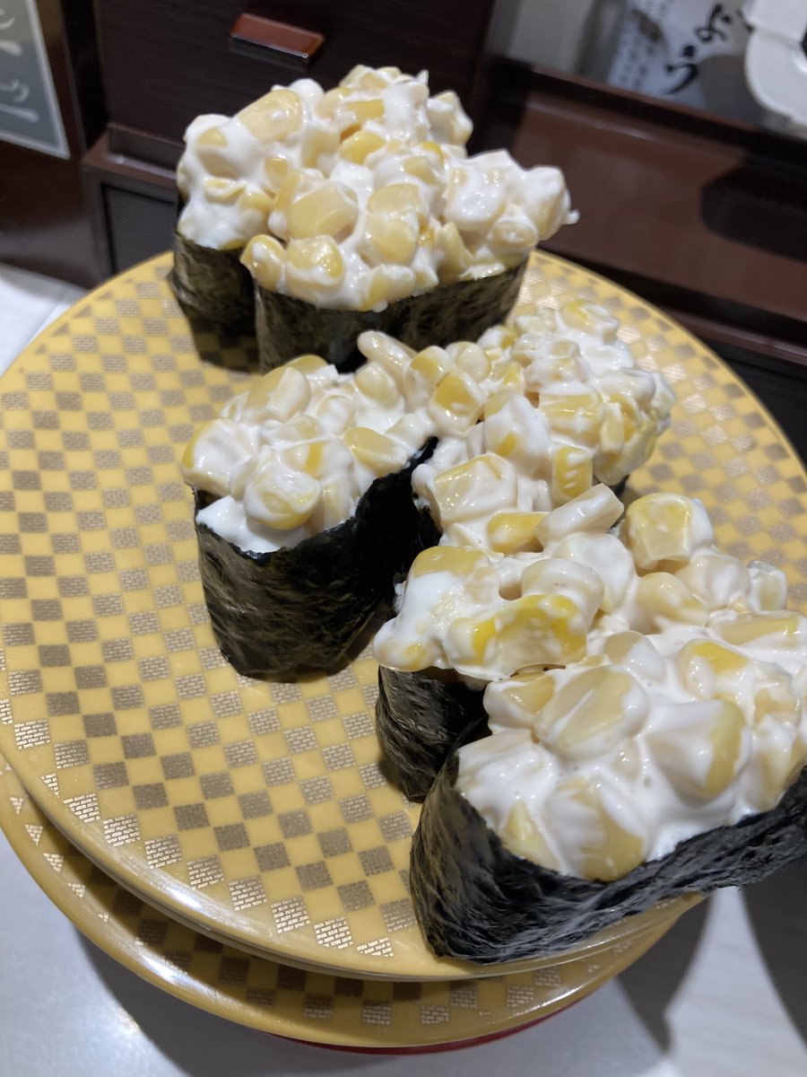 ShimadaJumpei's tweet image. 出国前マヨコーン食べ納め。
May the mayo corn be with you.
#劇団鹿殺し
#ショルパ