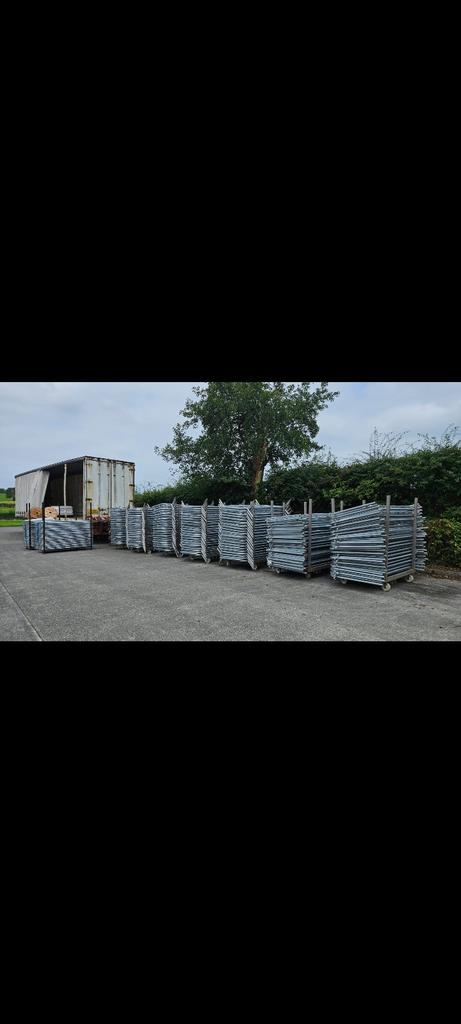 barneycully's tweet image. Waiting for a Trailer to take them from Cullys Bakery to Arva Agricultural Show Field.
Big Show Day on Sunday