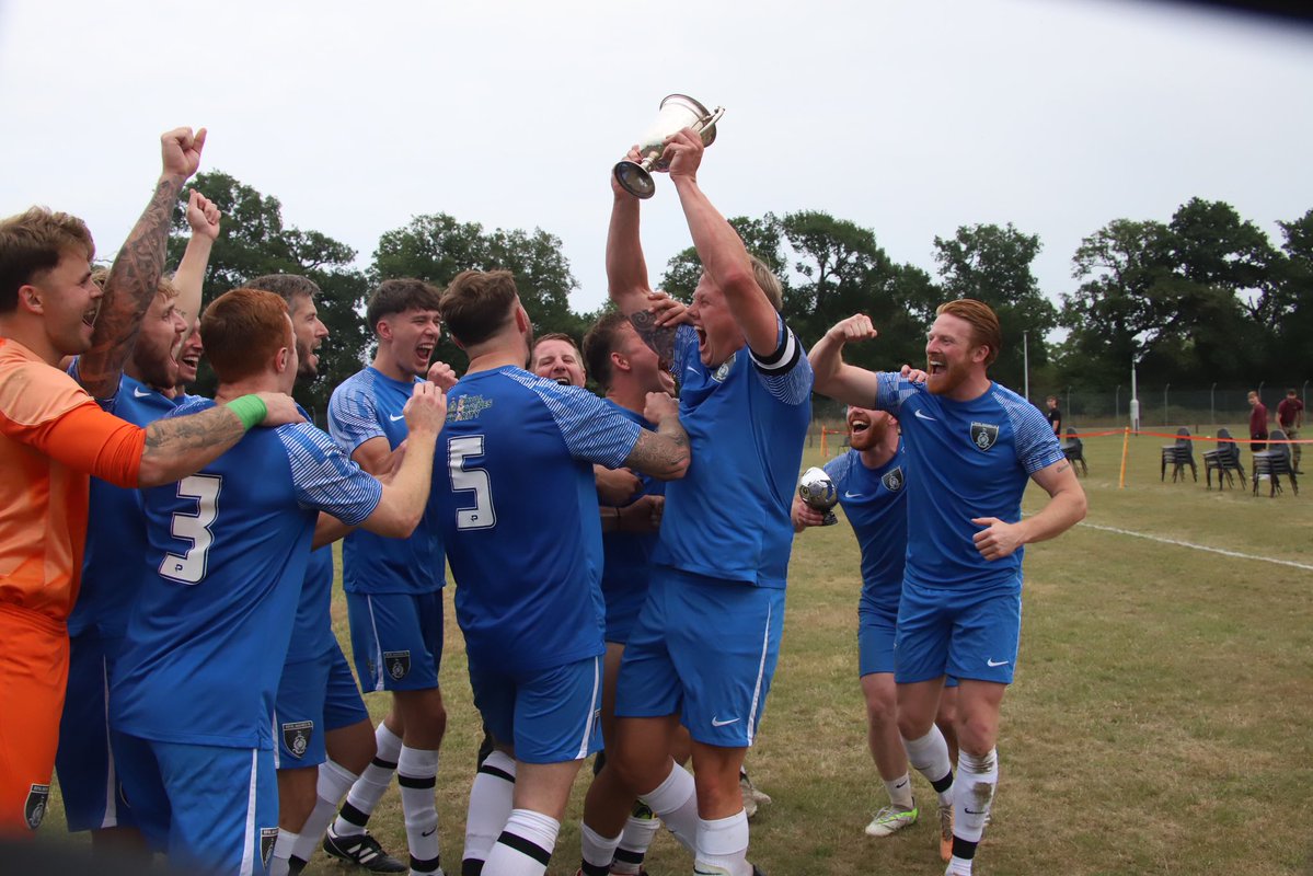 1972Jets's tweet image. Congratulations to our Poppy Match opponents HM Royal Marines @RoyalMarinesFA @RoyalMarines who came from a goal down to beat very fierce rivals the Paras 2-1 in the Falklands Cup Final in a no prisoners taken match !!