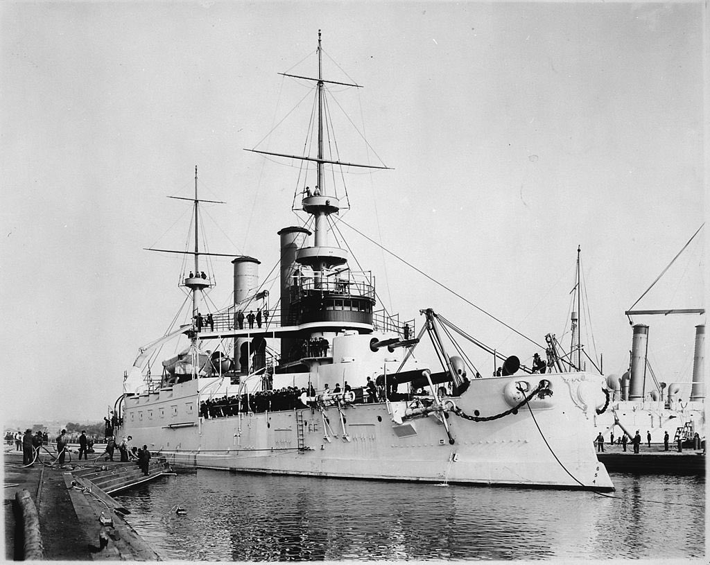 OTDRhodeIsland's tweet image. #OTD July 24, 1901, the steamship USS Kearsage, the flagship of the Atlantic Squadron, accidentally fired a shell while at anchor in Narragansett Bay. According to the @nytimes, the shell struck a tree next to Newport's City Hall, which sustained damage from the shrapnel.