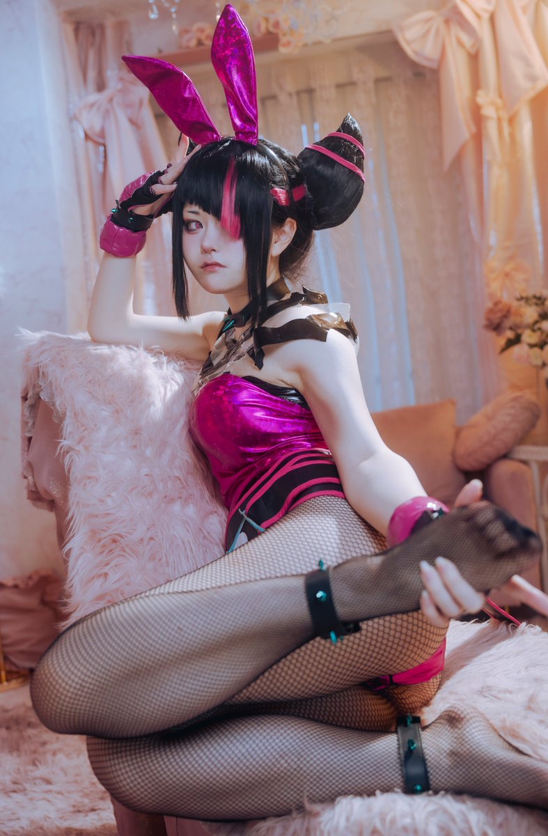 mkdd_cos's tweet image. バニージュリの足がフェチすぎる #jurihan