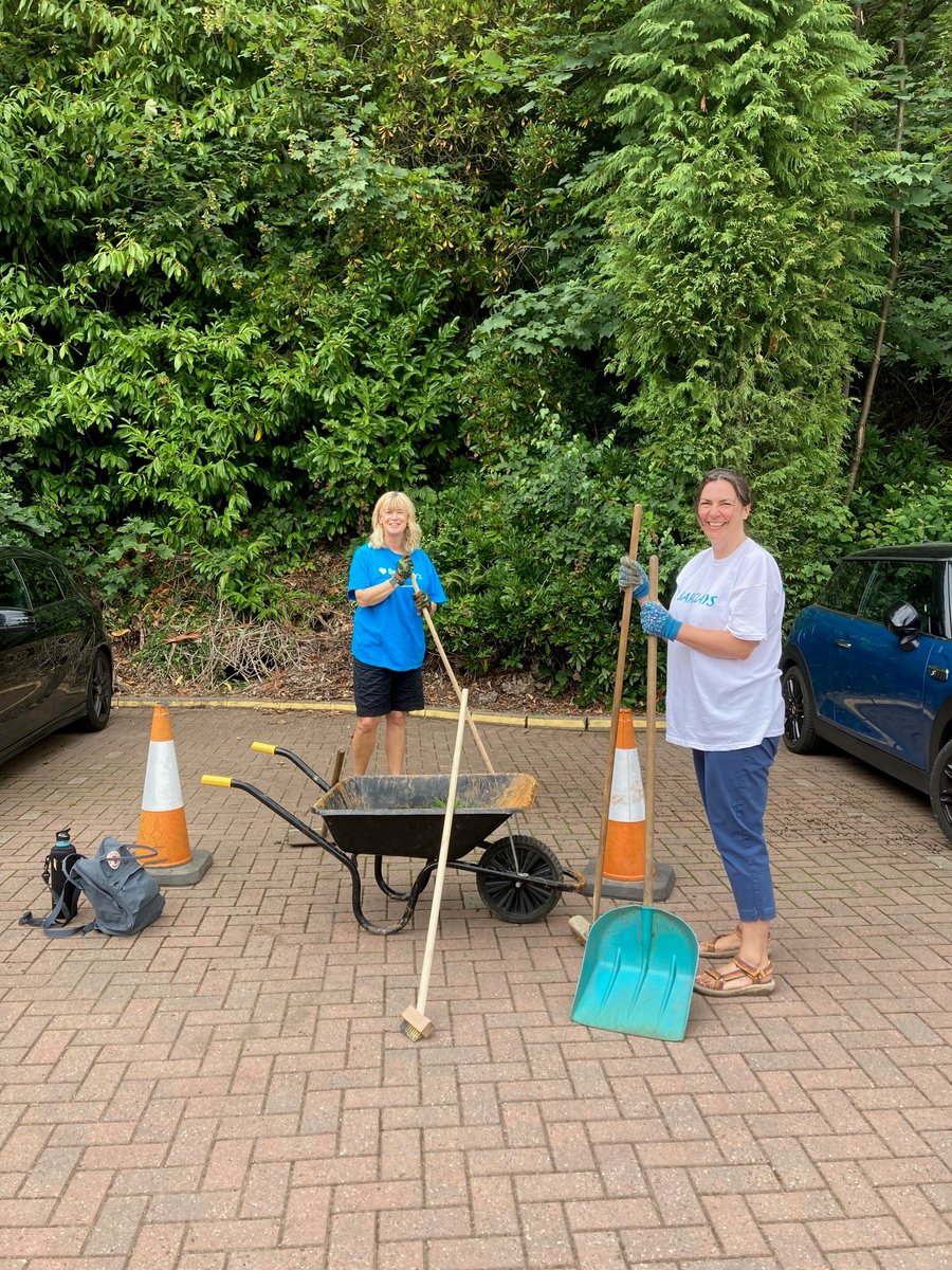 Headway Birmingham (@headwaybs) on Twitter photo Volunteers from <a href="/Barclays/">Barclays Bank</a> have visited our #braininjury hub for several years in a row to help with our many gardening chores.
Today's team are working hard, putting a first coat of paint on our garden fences & weeding some of our block paving.
#MakeADifference #ThankYou Volunteers from <a href="/Barclays/">Barclays Bank</a> have visited our #braininjury hub for several years in a row to help with our many gardening chores.
Today's team are working hard, putting a first coat of paint on our garden fences & weeding some of our block paving.
#MakeADifference #ThankYou