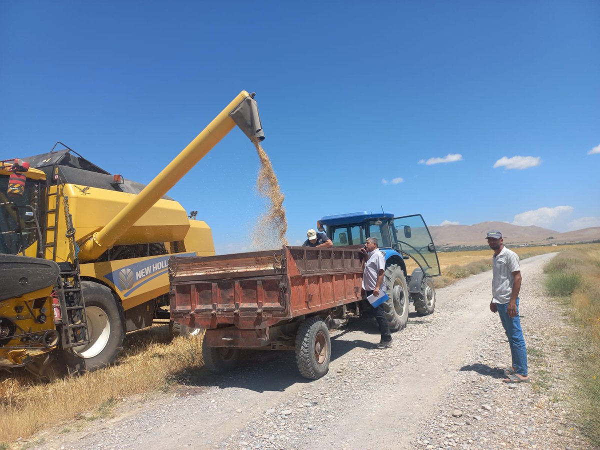 Tuşba İlçe Tarım ve Orman Müdürlüğü (@tusbatarimorman) on Twitter photo Dane kaybını en aza indirmek, Biçerdöver ayarlarını kontrol etmek,Verimli ve doğru hasat sağlamak için sahada denetimlerimiz devam ediyor
Bereketli ve kayıpsız bir hasat sezonu dileriz! 🌾🚜<a href="/valiozanbalci75/">Ozan Balcı</a> <a href="/musagoktas_/">Musa Göktaş</a> <a href="/trgyssmn/">Turgay ŞİŞMAN</a> <a href="/bulentveziroglu/">Bülent VEZİROĞLU</a> Dane kaybını en aza indirmek, Biçerdöver ayarlarını kontrol etmek,Verimli ve doğru hasat sağlamak için sahada denetimlerimiz devam ediyor
Bereketli ve kayıpsız bir hasat sezonu dileriz! 🌾🚜<a href="/valiozanbalci75/">Ozan Balcı</a> <a href="/musagoktas_/">Musa Göktaş</a> <a href="/trgyssmn/">Turgay ŞİŞMAN</a> <a href="/bulentveziroglu/">Bülent VEZİROĞLU</a>