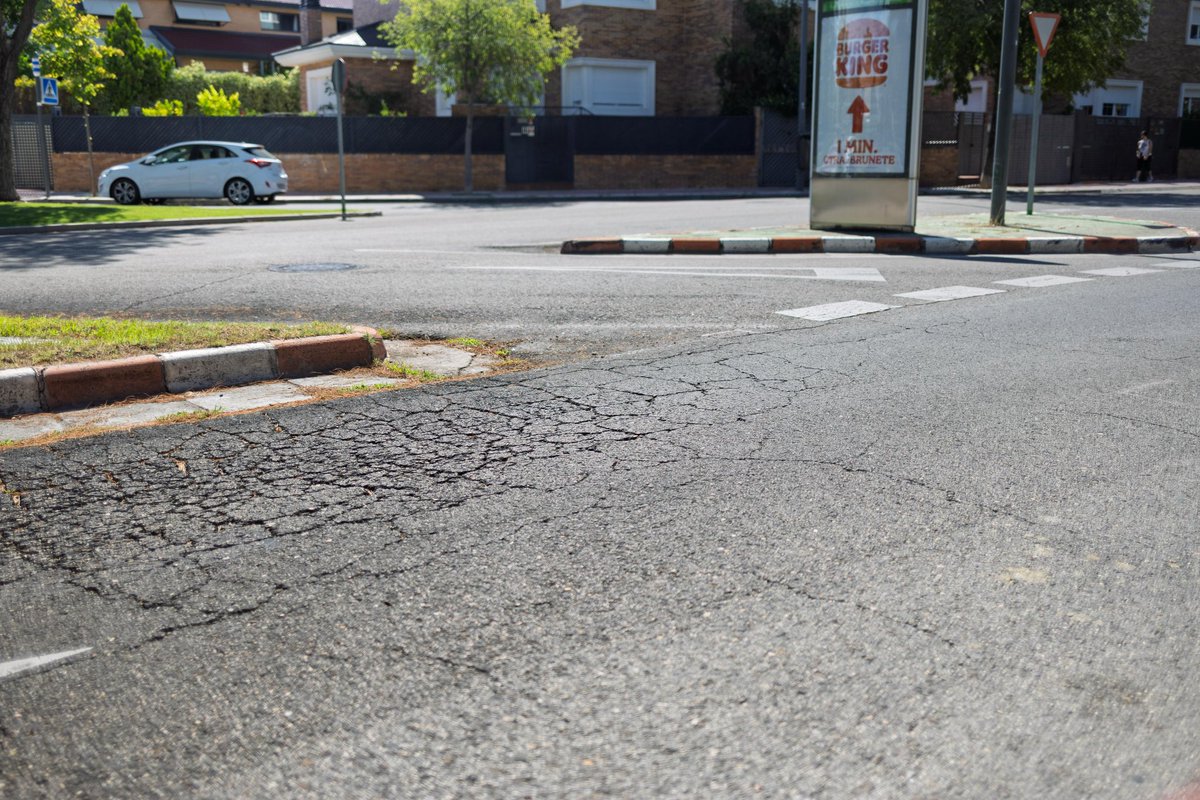 Hemos sacado a licitación las obras de la calle Monte Segovia, en el Olivar de Mirabal.

Gracias a esta actuación de refuerzo del firme completo de la calle, mejorará su estado y la seguridad vial, con la reordenación del tráfico vehicular y peatonal, haciendo la acera accesible.