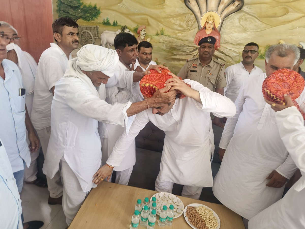 Kuldeep Bishnoi (@bishnoikuldeep) on Twitter photo 2. рдЖрдЬ рд░рд╛рд╡рддрдЦреЗрдбрд╝рд╛ рдореЗрдВ рдкреНрд░рд╛рдЪреАрди рд╢реНрд░реА рд╕рд╛рдерд░реА рдордВрджрд┐рд░ рдореЗрдВ рд╕рд╛рд╡рди рдорд╛рд╕ рдХреА рд╣рд░рд┐рдпрд╛рд▓реА рдЕрдорд╛рд╡рд╕реНрдпрд╛ рдкрд░ рд╡рд┐рд╢рд╛рд▓ рдореЗрд▓реЗ рдореЗрдВ рдЕрдЦрд┐рд▓ рднрд╛рд░рддреАрдп рдмрд┐рд╢реНрдиреЛрдИ рдорд╣рд╛рд╕рднрд╛ рдХреЗ рд░рд╛рд╖реНрдЯреНрд░реАрдп рдЕрдзреНрдпрдХреНрд╖ рд╢реНрд░реА рд╣реБрдХрдорд╛рд░рд╛рдо рдЬреА, рд╡рд┐рдзрд╛рдпрдХ рднрд╛рдИ рд░рдгрдзреАрд░ рдкрдирд┐рд╣рд╛рд░ рдЬреА, рд╢реНрд░реА рд╕реБрднрд╛рд╖ рдЬреА, рд╢реНрд░реА рдЬрдЧрджреАрд╢ рдХрдбрд╝рд╡рд╛рд╕рд░рд╛ рдЬреА рд╕рд╣рд┐рдд рдЕрдиреНрдп рдЧрдгрдорд╛рдиреНрдпреЛрдВ рдХреЗ рд╕рд╛рде рд╢рд┐рд░рдХрдд рдХреАред рдЧрд╛рдВрд╡ рдореЗрдВ рдЧреБрд░реВ 2. рдЖрдЬ рд░рд╛рд╡рддрдЦреЗрдбрд╝рд╛ рдореЗрдВ рдкреНрд░рд╛рдЪреАрди рд╢реНрд░реА рд╕рд╛рдерд░реА рдордВрджрд┐рд░ рдореЗрдВ рд╕рд╛рд╡рди рдорд╛рд╕ рдХреА рд╣рд░рд┐рдпрд╛рд▓реА рдЕрдорд╛рд╡рд╕реНрдпрд╛ рдкрд░ рд╡рд┐рд╢рд╛рд▓ рдореЗрд▓реЗ рдореЗрдВ рдЕрдЦрд┐рд▓ рднрд╛рд░рддреАрдп рдмрд┐рд╢реНрдиреЛрдИ рдорд╣рд╛рд╕рднрд╛ рдХреЗ рд░рд╛рд╖реНрдЯреНрд░реАрдп рдЕрдзреНрдпрдХреНрд╖ рд╢реНрд░реА рд╣реБрдХрдорд╛рд░рд╛рдо рдЬреА, рд╡рд┐рдзрд╛рдпрдХ рднрд╛рдИ рд░рдгрдзреАрд░ рдкрдирд┐рд╣рд╛рд░ рдЬреА, рд╢реНрд░реА рд╕реБрднрд╛рд╖ рдЬреА, рд╢реНрд░реА рдЬрдЧрджреАрд╢ рдХрдбрд╝рд╡рд╛рд╕рд░рд╛ рдЬреА рд╕рд╣рд┐рдд рдЕрдиреНрдп рдЧрдгрдорд╛рдиреНрдпреЛрдВ рдХреЗ рд╕рд╛рде рд╢рд┐рд░рдХрдд рдХреАред рдЧрд╛рдВрд╡ рдореЗрдВ рдЧреБрд░реВ