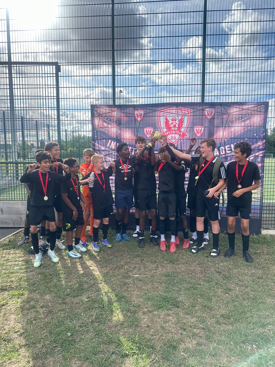CSMLondonFC's tweet image. 🏆 Cup winners!
⚽Our u12s entered their first tournament and only went and won it! A big thanks to Inventive Football Academy for organising and hosting the great event on Sunday.
#CSM #TogetherThroughFootball