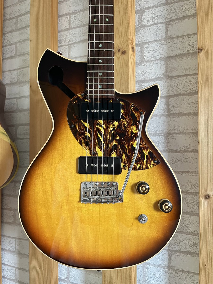 ゾディアックの落札者さんがなんとたまたま偶然なんですがご近所さんでした…！実際にお会いしてギターを手渡し。
「ライブで使う時とかあったらいつでも言ってください」とまで言ってくださいました☺️
なんだか今年、すごい人の輪が広がるんですよね。そんな年なのかな？2025年は。