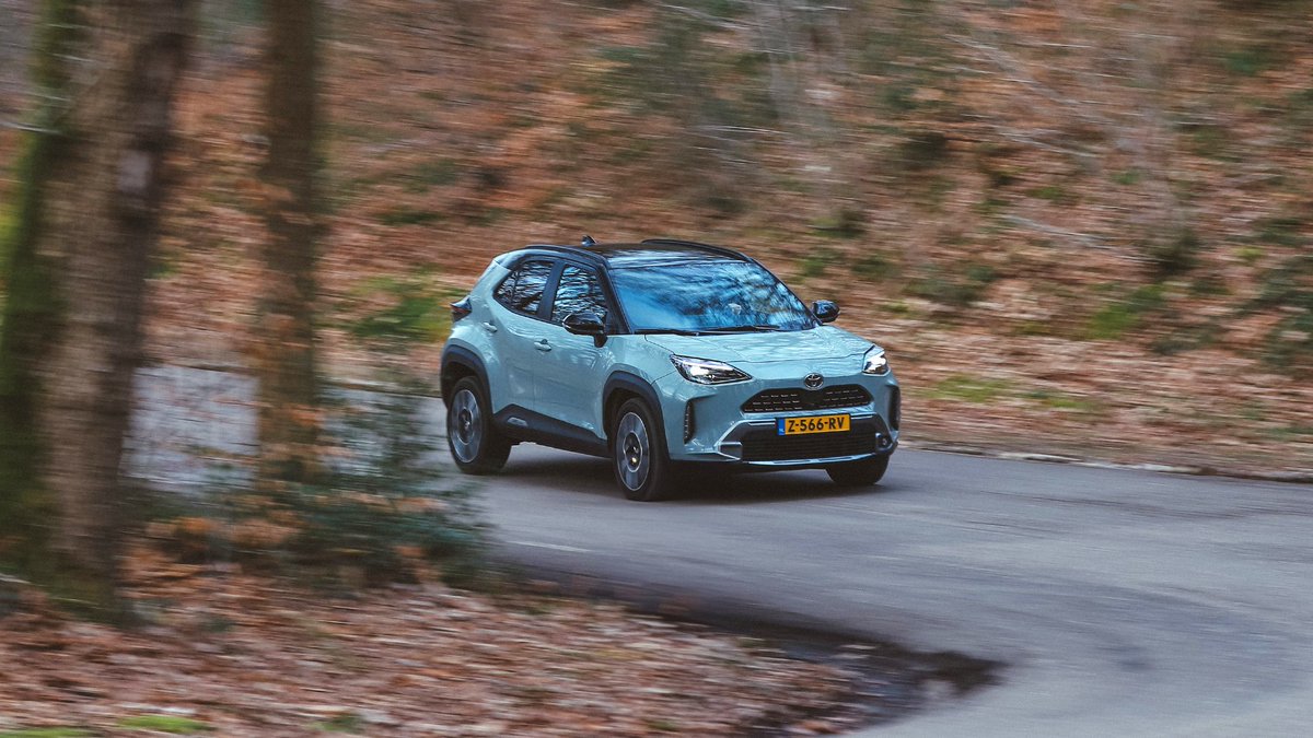 We reden met de Toyota Yaris Cross van het laagste naar het hoogste punt van Nederland. De slingerende reis van 6,78 m onder NAP tot de 322,4 meter boven NAP uitstekende Vaalserberg was een plezier in de wendbare Yaris Cross. Lees ons reisverslag hier: toyota.nl/ontdek-toyota/…
