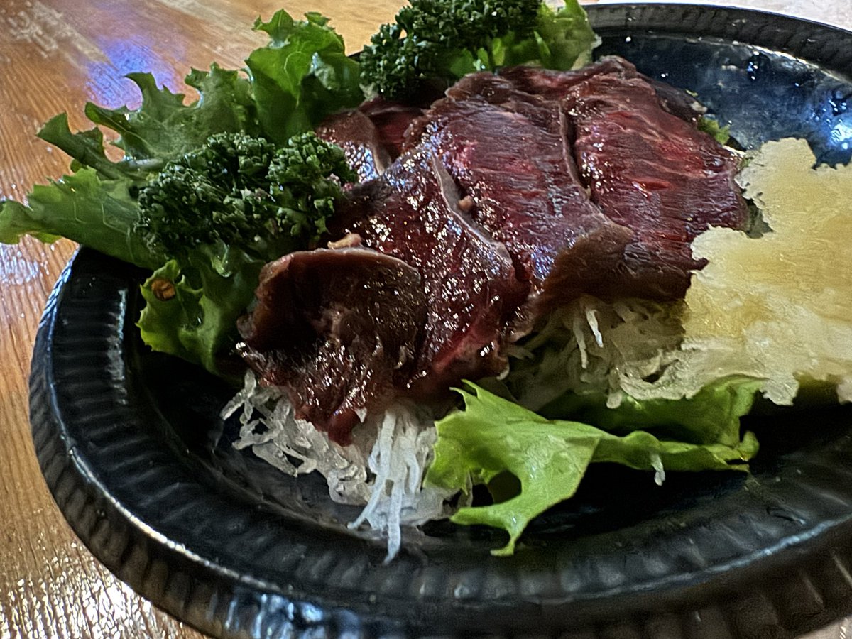 sssgmiso's tweet image. 埼玉は戸田公園の渋い店で鹿を食べてきた。馬刺しもあったから、どうせなら馬と鹿で馬鹿を達成するべきかもしれなかったなと、馬鹿なことを考えました。