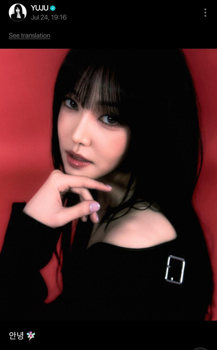 yujugcfs's tweet image. can't believe we're back on weverse with yuju. she used to be the most active back then 🥹❤️