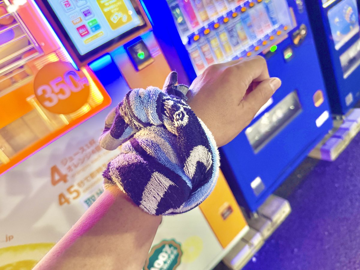 chiruson's tweet image. 帰宅中に…
あ、タオルを会社に置いてきたー!!どうしよう…っと凹みながら腕を見たら…自分でタオルを腕に巻いていました…まぁよくありますよね(^^;;