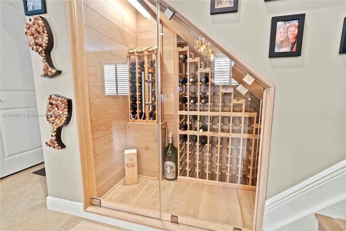 MikeTheREGuy's tweet image. Gas Appliances + Gourmet Kitchen = Pure Magic 🔥✨DM FOR INFO
Level up your cooking in a townhouse boasting chef-quality gas appliances and exquisite gourmet kitchen details. Your dinner parties just became legendary! 🥂👩🍳
#ChefAtHome #TownhouseLifestyle #CookingGoals