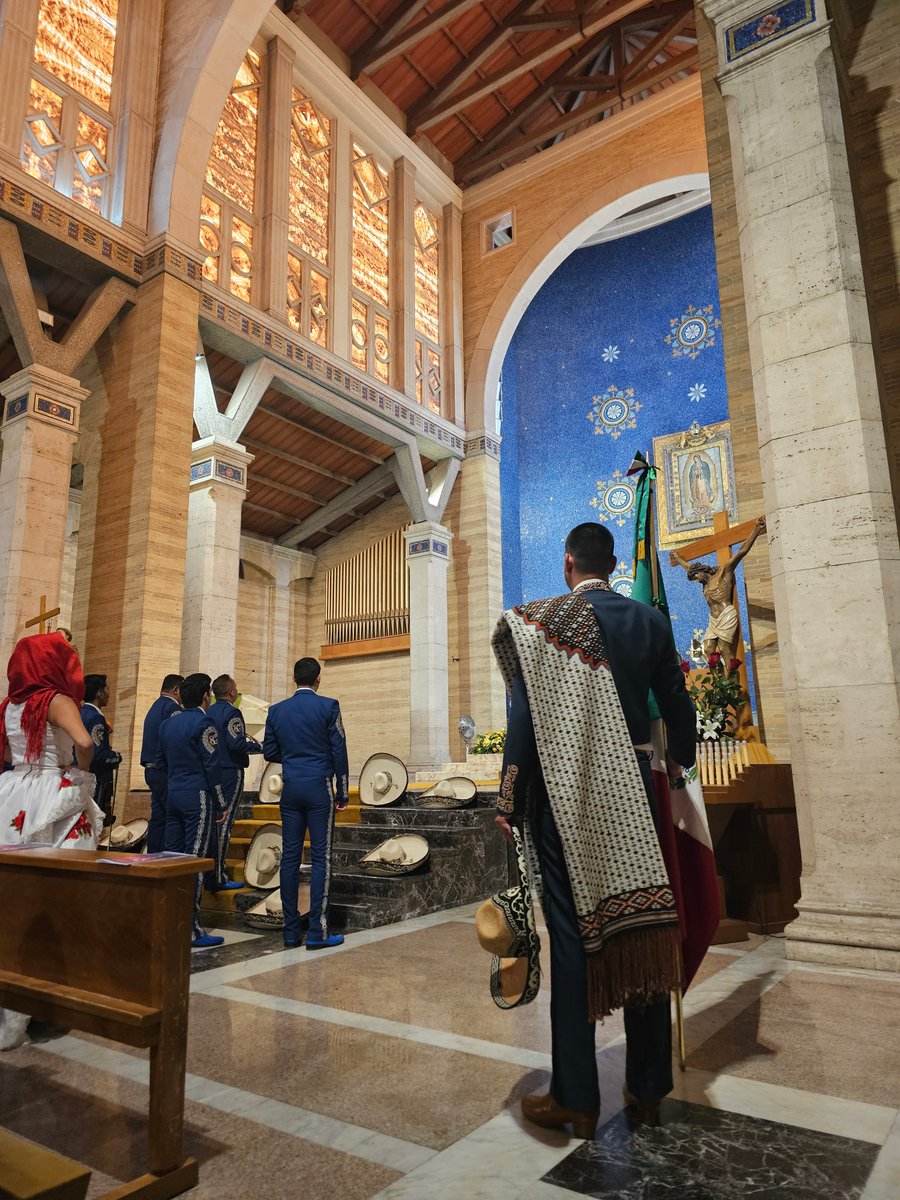 ludwigbarragan's tweet image. El Gran Ballet Nacional de México, del estado de #Colima, ofreció un hermoso concierto de bellísimas estampas mexicanas organizado por @Embamexvat en la Basílica de Guadalupe de Roma. 

#DiplomaciaCultural.
#DiplomaciaMX.