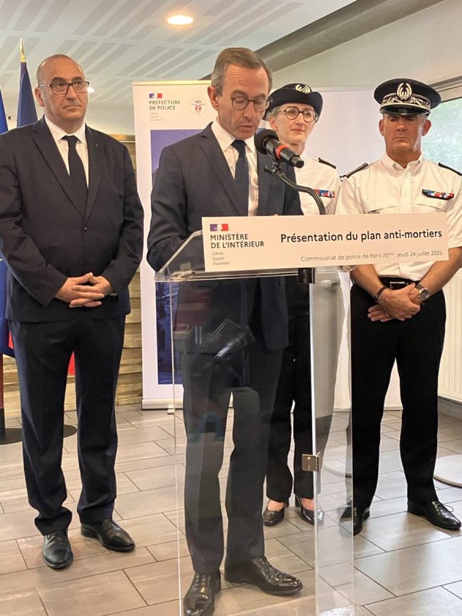 Emilie אמילי🎗️ (@e_i_l_i_m_e_) on Twitter photo <a href="/BrunoRetailleau/">Bruno Retailleau</a> était ce matin en visite au commissariat de #Paris20 pour présenter son plan anti-mortiers.
Enorme pied de nez à <a href="/EricPliez/">Eric Pliez</a>, maire de la <a href="/Mairiedu20/">Mairie du 20e</a>, et son équipe, qui, après qu'une maison de retraite de l'arrondissement ait été incendiée par des tirs de <a href="/BrunoRetailleau/">Bruno Retailleau</a> était ce matin en visite au commissariat de #Paris20 pour présenter son plan anti-mortiers.
Enorme pied de nez à <a href="/EricPliez/">Eric Pliez</a>, maire de la <a href="/Mairiedu20/">Mairie du 20e</a>, et son équipe, qui, après qu'une maison de retraite de l'arrondissement ait été incendiée par des tirs de