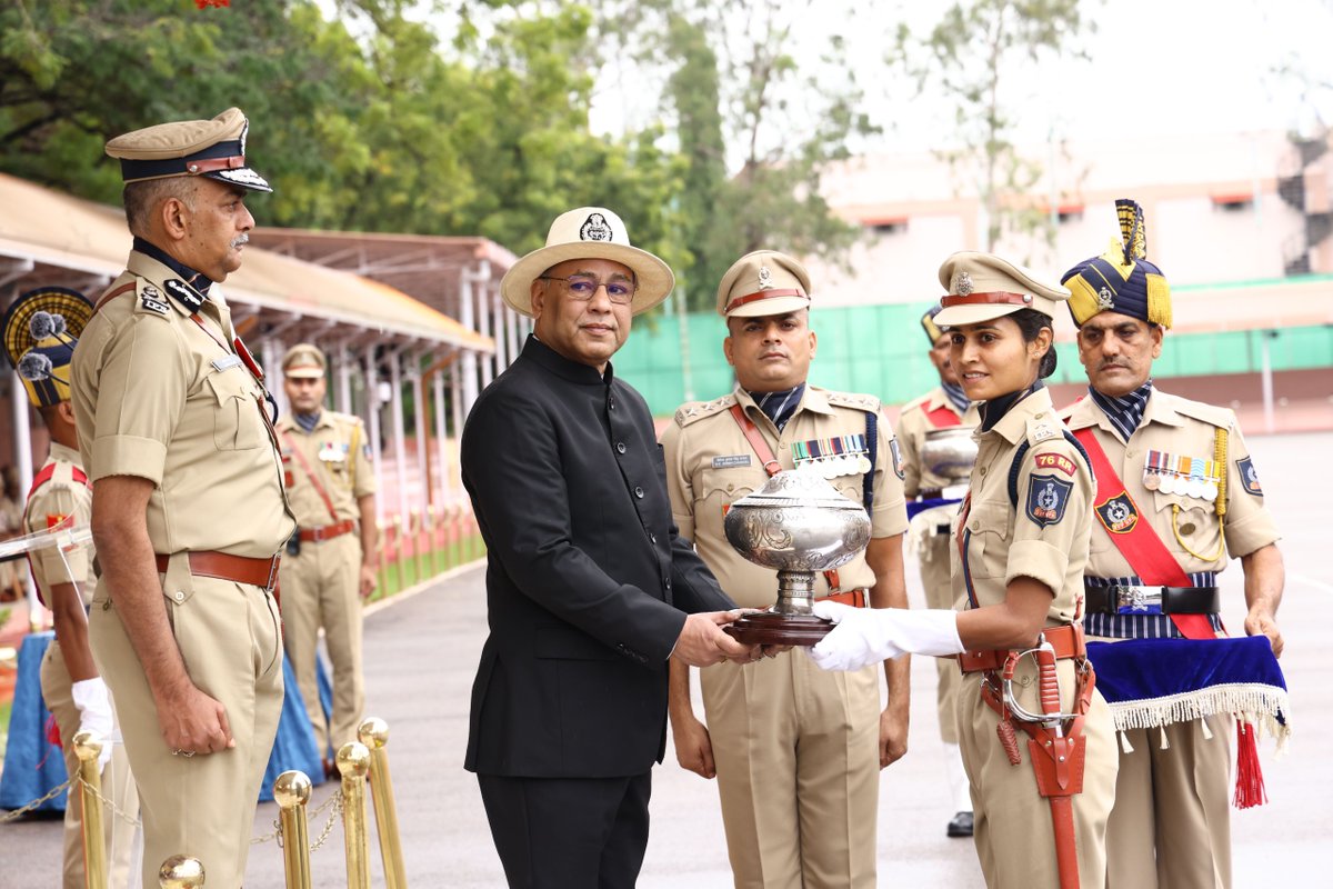 Ms. Ankita Mishra, IPS(P) of 76 RR borne on #Gujarat cadre, won The Vice President of India's Trophy for Exemplary Conduct.

📍 SVPNPA, Hyderabad