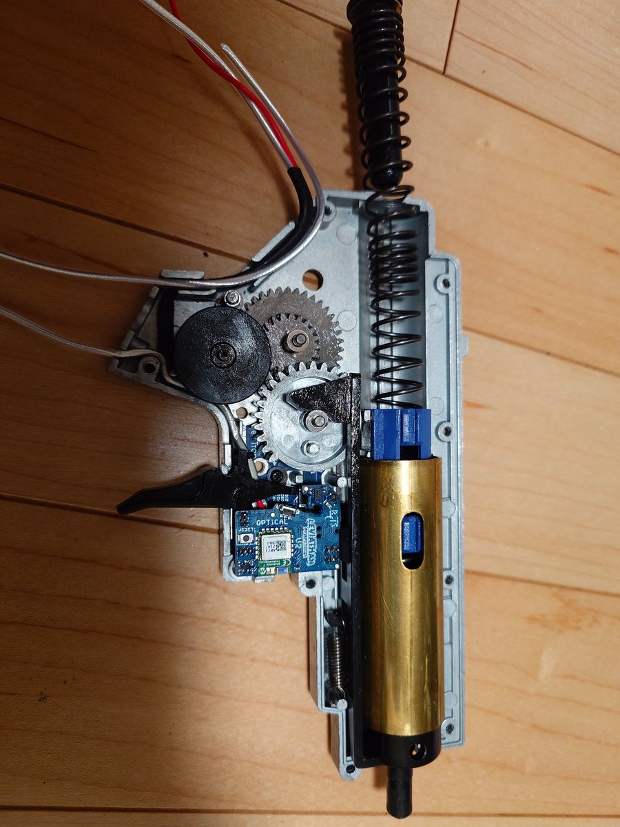 kakifly_ro's tweet image. メンバー押収品(処分品)を貸出機にするためフルメンテ&あまってたリヴァイアサンぶち込み😎相当古いなこいつ🤧
外装の亜鉛部分もボロボロやったがガンブルーペン便利やな👍