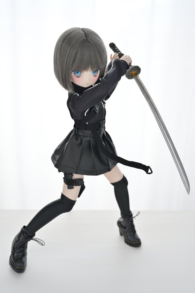 skyloops_doll's tweet image. 《ゴースト・ヴェール:黒影 -アサシン-》
-サイバーアサシン制式戦闘服-
都市構造に最適化された機動スーツは、熱反応・電磁障害に完全対応。
闇を裂かず、音すら残さず──
その姿はまるで都市に溶け込んだ黒い忍影。
お写真:ジョシュアさん(@joshua_9p3w)
#アイドール東京
#東部戦線異常なし