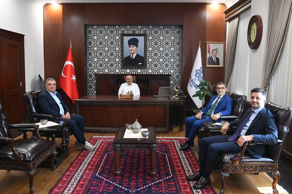 TC_Balikesir's tweet image. 🔹Bilfen Şirketler Topluluğu Koordinatörü Erhan Akgün  ve beraberindeki heyet, 
🔹 Halk Bankası Balıkesir Bölge Müdürü Dursun Ali Kılıçlı,
🔹 Altıeylül İlçe Müftüsü Hayati Yelkovan,
🔹 Balıkesir Otomobil Sporları Derneği Başkanı Mehmet Ceylan ve beraberindeki heyet,

Vali İsmail…