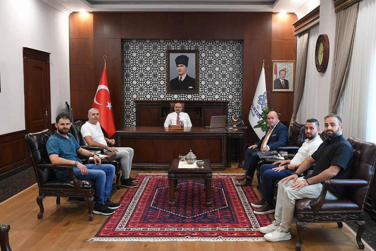 TC_Balikesir's tweet image. 🔹Bilfen Şirketler Topluluğu Koordinatörü Erhan Akgün  ve beraberindeki heyet, 
🔹 Halk Bankası Balıkesir Bölge Müdürü Dursun Ali Kılıçlı,
🔹 Altıeylül İlçe Müftüsü Hayati Yelkovan,
🔹 Balıkesir Otomobil Sporları Derneği Başkanı Mehmet Ceylan ve beraberindeki heyet,

Vali İsmail…