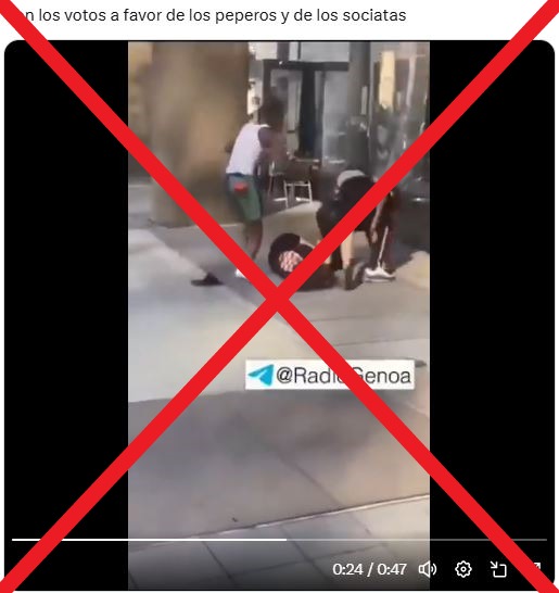 📹❌ Es falso que este vídeo muestre la agresión de inmigrantes a dos mujeres en una calle de España. 

➡️ Los hechos tuvieron lugar en Seattle en septiembre de 2023. 

verifica.efe.com/agresion-de-in…