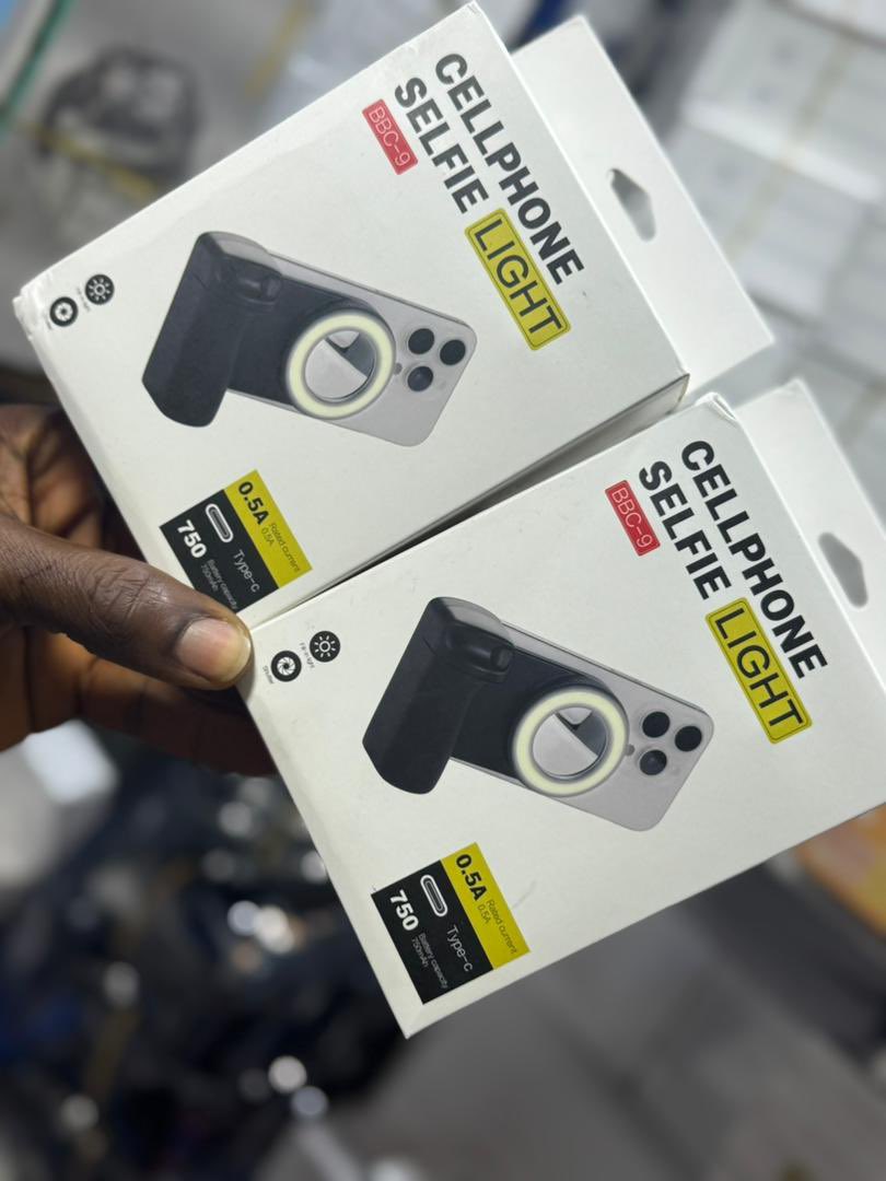 Available as seen.

Magnetic Cellphone Selfie Light.

Retails for N22,000 only.

#pagesbydamicommerce