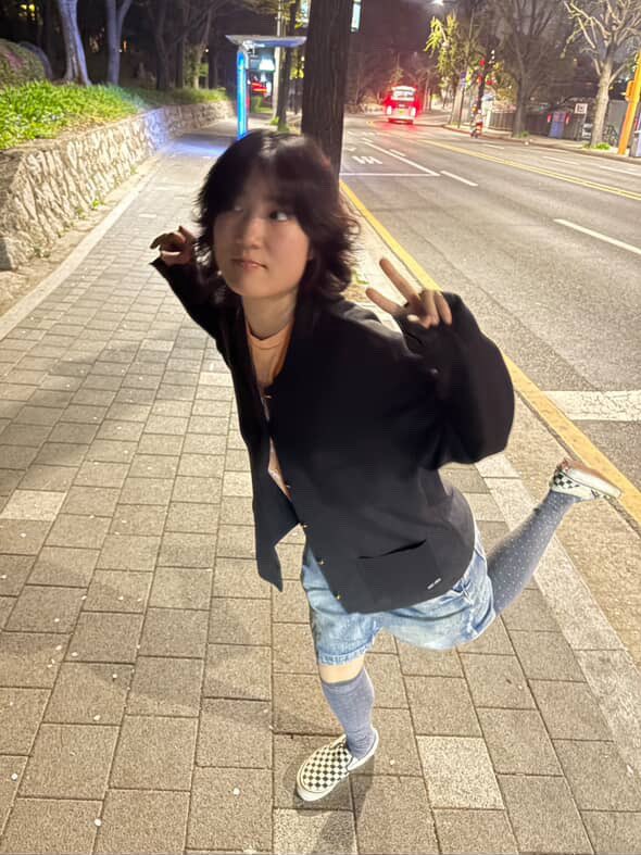 좀 마음이 아픔 왜냐면 심장의 반응을 설명할 말이 아프다 말고 없어서… 아 진짜 어떤 통증이 생김