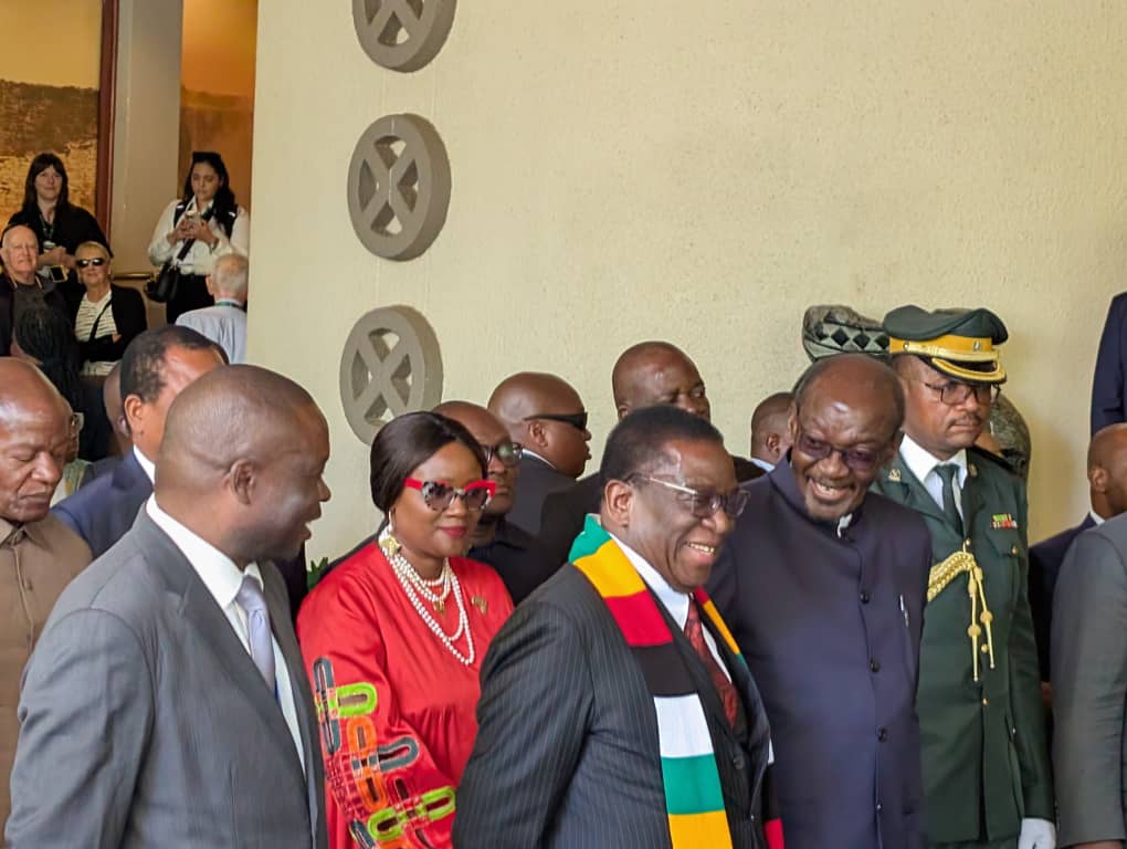 networkforenvi1's tweet image. H.E @edmnangagwa arrives for the official opening of #RamsarCOP15 in Victoria Falls.
@RamsarConv @MumbaMusondam @CarbCredAfrica @ZBCNewsonline @HeraldZimbabwe @birdlifezim @BirdLife_News @FarawoTinashe @Zimparks @MinOECW @EMAeep