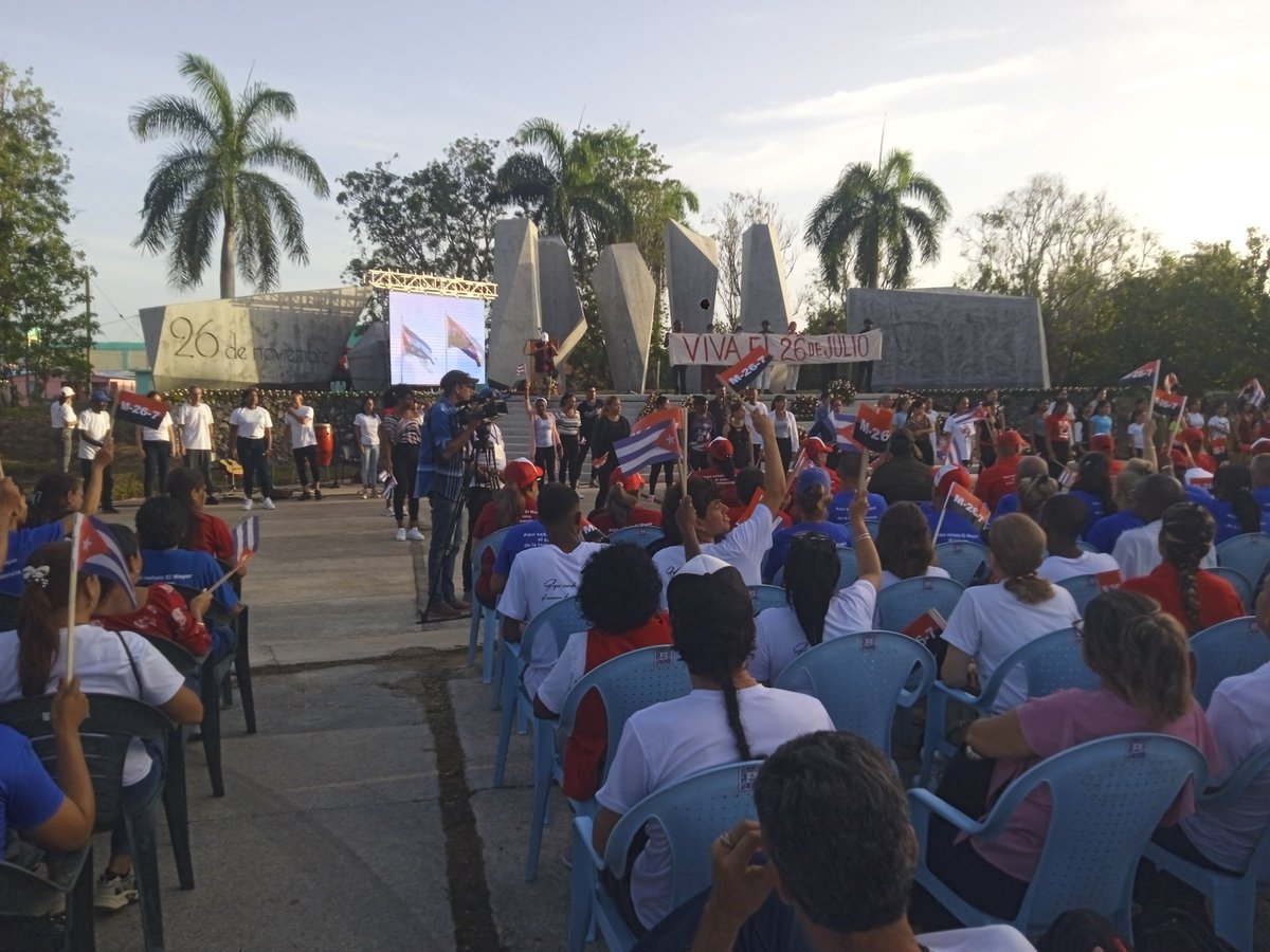 En #MinasEn26, como en #Camagüey y toda #Cuba #LaLuchaNoHaCesado. Aquí, donde Ignacio Agramonte señaló el camino de la independencia, acto provincial por el #26DeJulio, presidido por <a href="/WalterNoris/">Walter Simon Noris</a>, 1er Sector <a href="/PartidoPCC/">Partido Comunista de Cuba</a> y el gobernador <a href="/JorgeSutil2/">Jorge Sutil S</a>.

#PorCamagüeyTodo