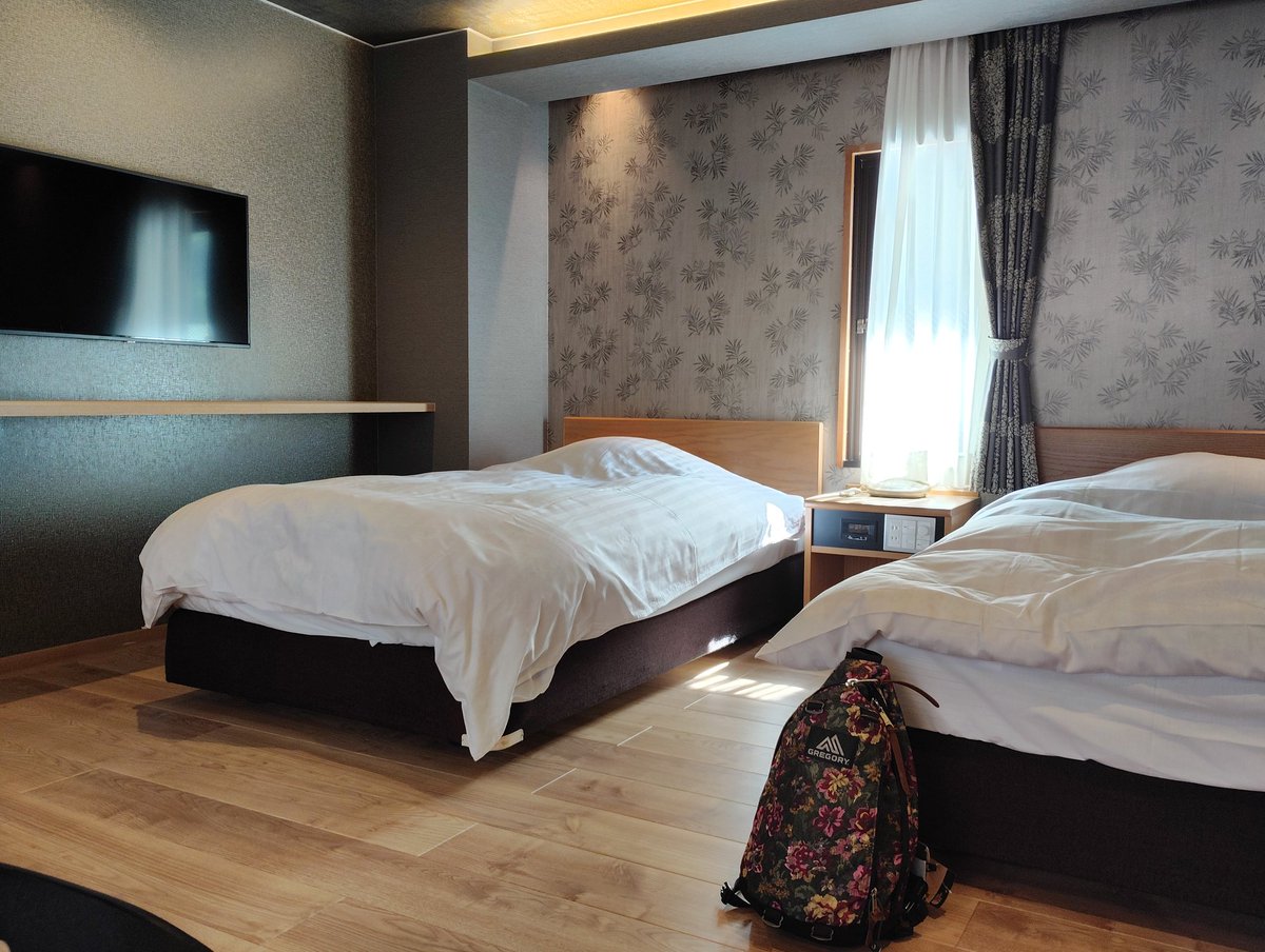 2hウォークがバテバテで限界値に達してきたから。篠ノ井駅西口から遠回りのコース。ひと休みする予定も。戸倉上山田温泉太りがあるからしばらく継続。

戸倉上山田温泉太りと言っても、宿で用意してくれたお菓子つまんだぐらいと2食。10個入りの温泉まんじゅう買ったぐらいだけどね。

#ウォーキング