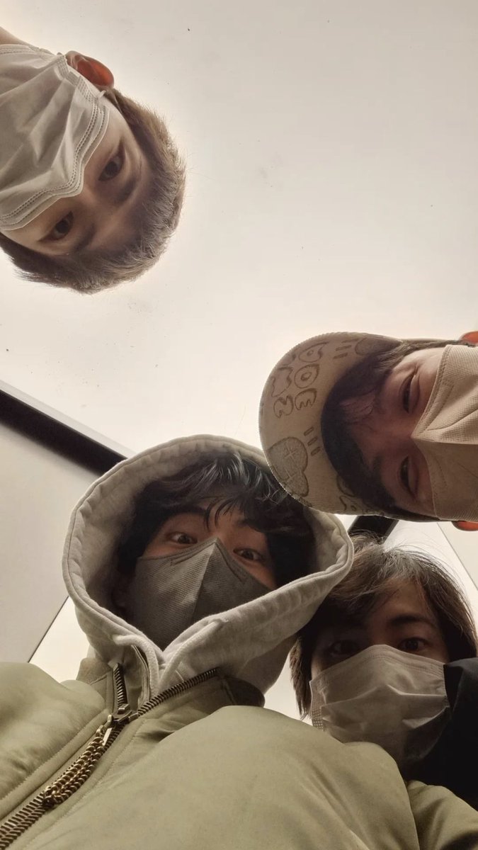 UGonnaBeHappy_'s tweet image. Kayanya ini selca terakhir kalian deh, ayoo dong selca bareng lagi 🥺🥺