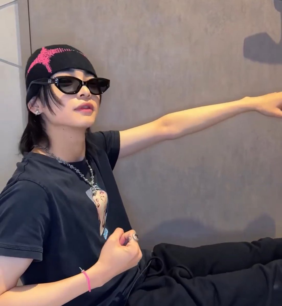 hitorithechi's tweet image. 머리 에바 너무 긴데요 ㅠㅠ