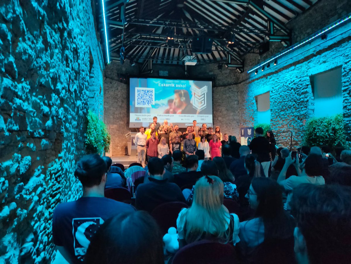 GauaGames's tweet image. Encantados de asistir como invitados al Demo Day de @game_eus donde nos reencontramos con un montón de compañeros y mentores. Mención especial para @guinxu y @Pazos_64 que muy amablemente nos aguantaron el momento fan para echarse unas fotillos y charlar un rato.
