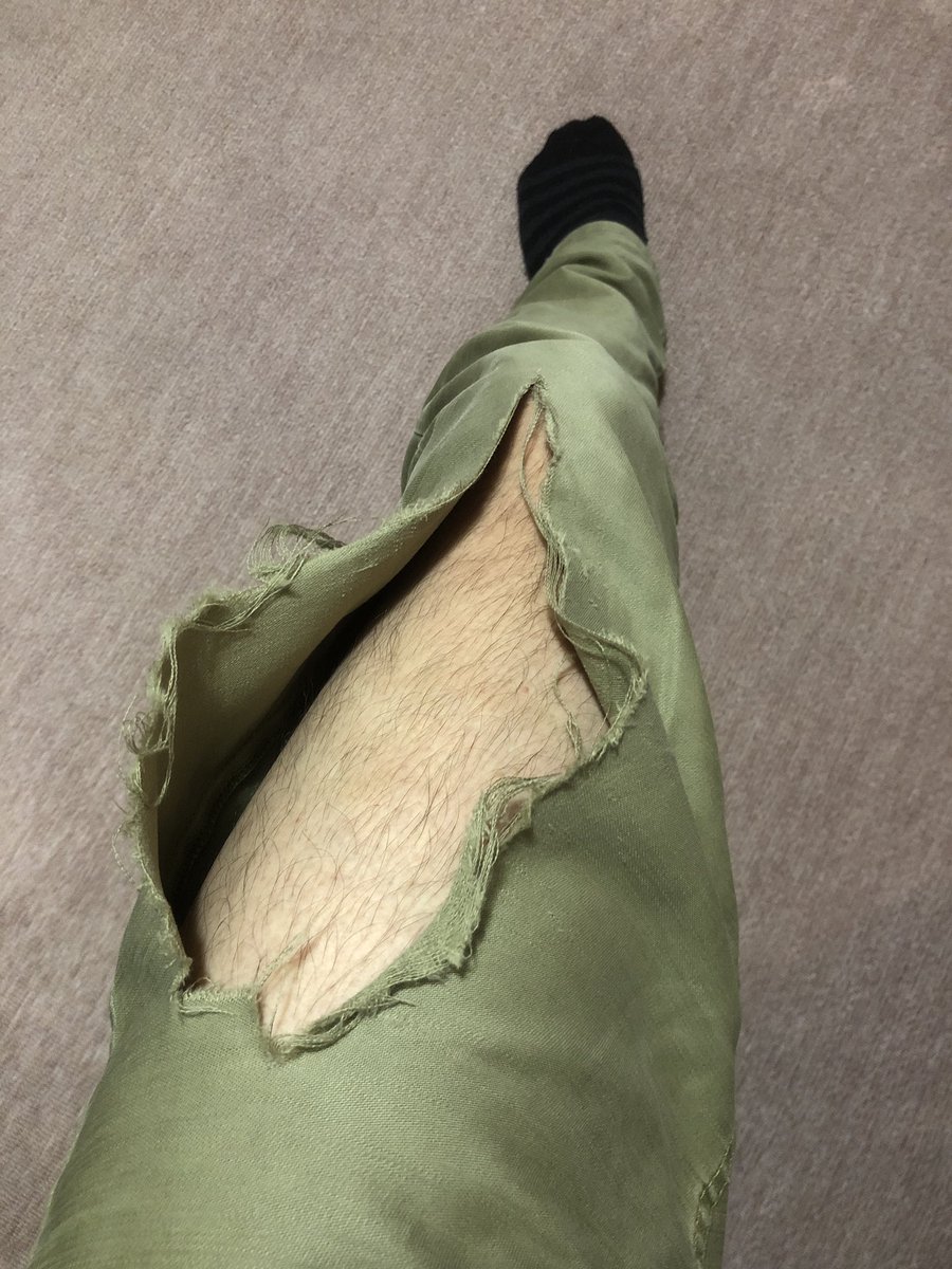 履く時に指先が引っかかって、クマと戦ったかのように裂けた
今日はこのままレッスンしました