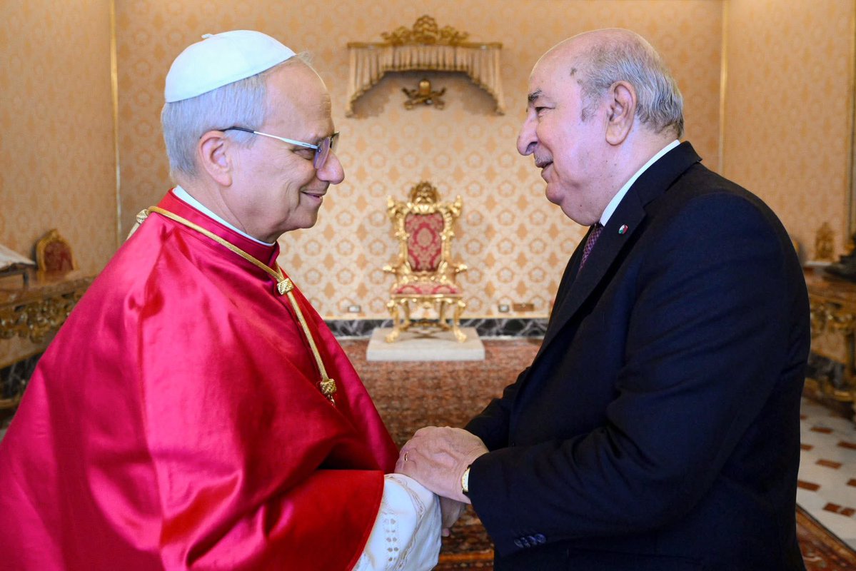 UnionAlgerienne's tweet image. 🇩🇿🇻🇦 Alors que les partisans du colonialisme tentent de monter les Chrétiens contre les Algériens, le pape Léon XIV accueille au Vatican le président algerien Abdelmadjid Tebboune pour une rencontre pour le moins rare.
