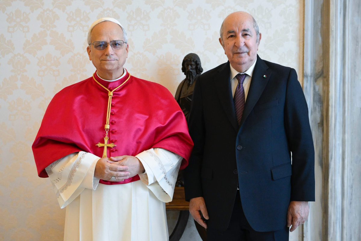 UnionAlgerienne's tweet image. 🇩🇿🇻🇦 Alors que les partisans du colonialisme tentent de monter les Chrétiens contre les Algériens, le pape Léon XIV accueille au Vatican le président algerien Abdelmadjid Tebboune pour une rencontre pour le moins rare.